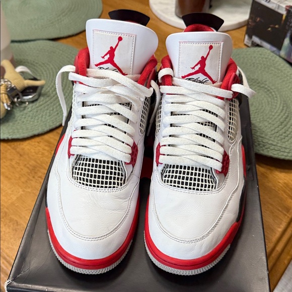 Jordan 4 - Picture 2 of 8